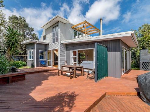 17 Hughes Street, Waikanae Beach