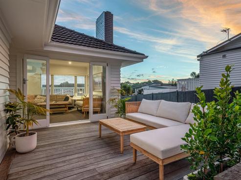 232 East Coast Road, Forrest Hill