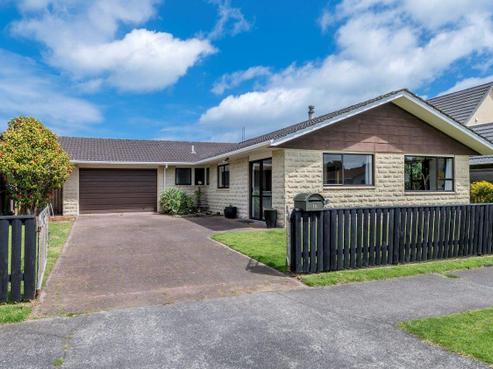 18 Reeves Street, Waikanae Beach