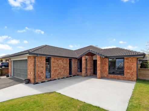 79 Saint James Drive, Huntington