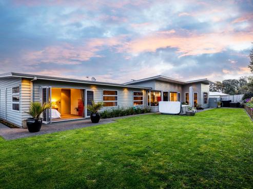 4 Neve Place, Strandon