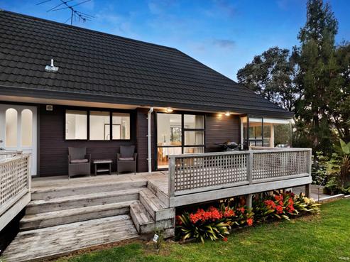 2/498 Beach Road, Murrays Bay
