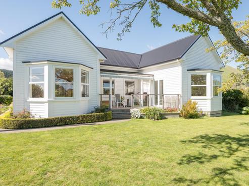 136 River Terrace Road, Brightwater
