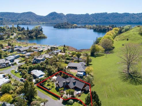 8 Wattle Grove Road, Lake Okareka
