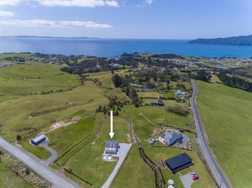 8 Spicer Road, Cable Bay