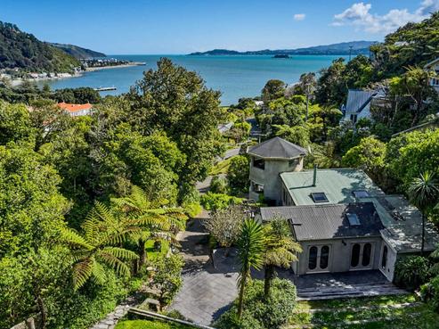 30 Ferry Road, Days Bay