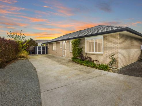 62 Sunstone Crescent, Brown Owl