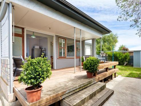 1004 Willowpark Road North, Mayfair