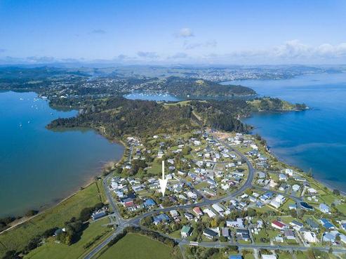 9 Peninsula Parade, Mangonui