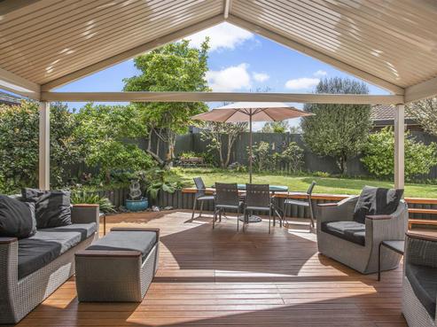10 Camira Place, Botany Downs