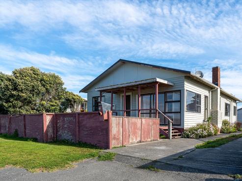 15 Tasman Road, Otaki Beach