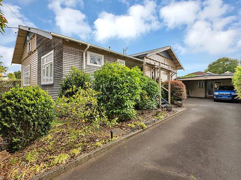 10 Apirana Avenue, Regent