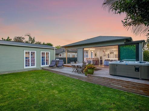 1019 Great North Road, Point Chevalier