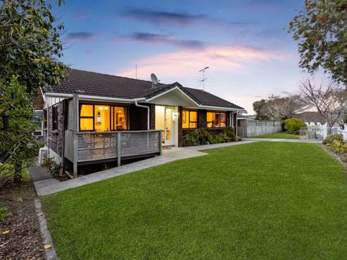 37 Thorburn Avenue, Red Beach
