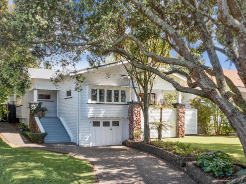 207 Saint Andrews Road, Epsom