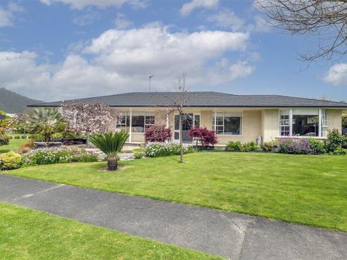 22 Awanui Drive, Waikanae
