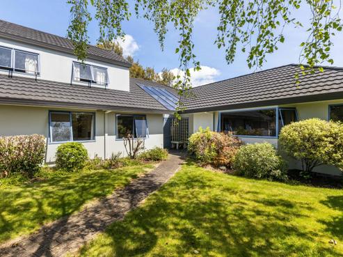 10D Kinross Drive, Merrilands