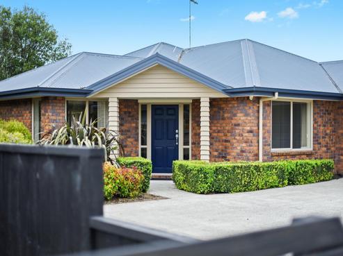 54 Thomas Road, Huntington