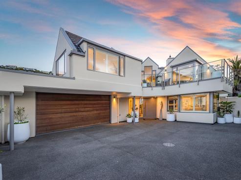 2/124 Esplanade, Sumner