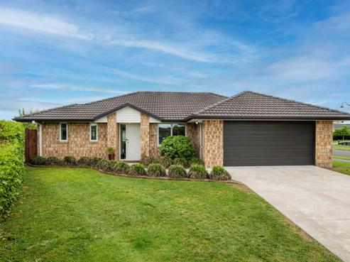 8 Whitney Place, Rototuna North