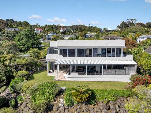 8 Punga Grove Avenue, Riverside