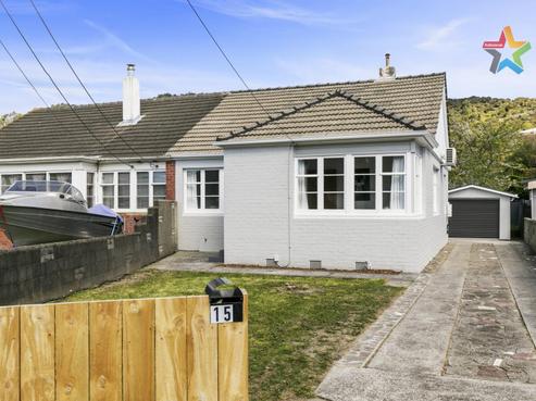 15 Watkins Grove, Taita