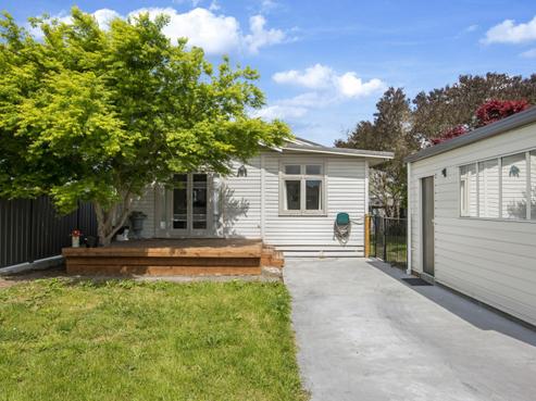 923 Nelson Street North, Mahora