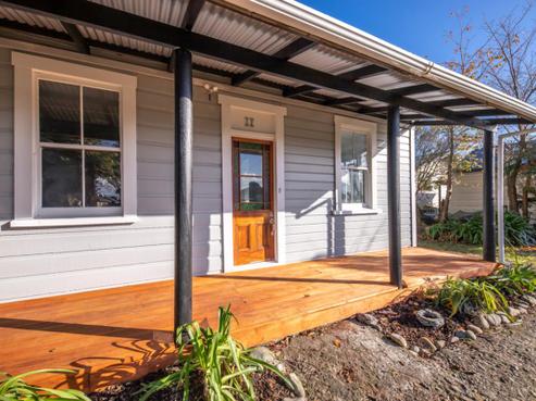 12 Queen Street, Westport