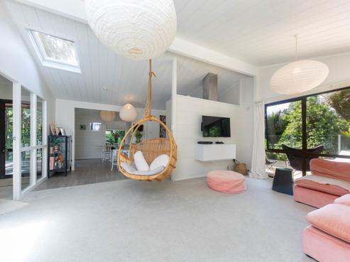 156 Woodlands Park Road, Titirangi