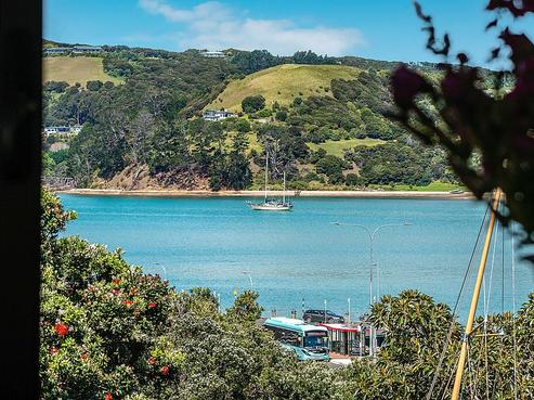 109 Donald Bruce Road, Surfdale