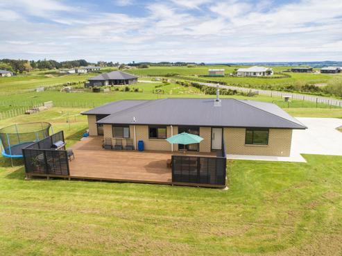 64 View Road, Halcombe