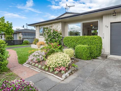 2/90 Napier Road, Havelock North
