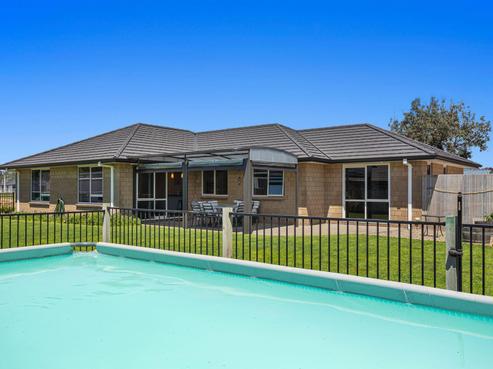 13 Dawn Parade, Coastlands