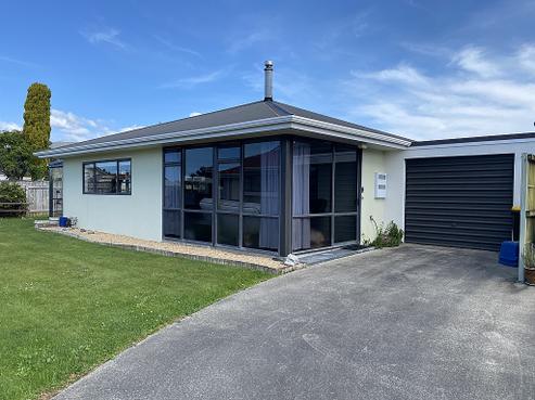 2B Feary Crescent, Takaka