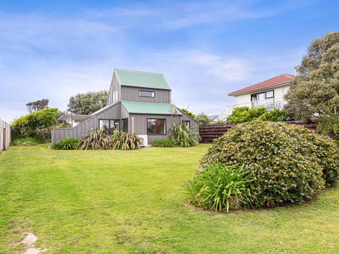 9 Eruini Street, Waikanae Beach