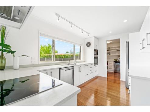 2 Sunrise Lane, Te Atatu South