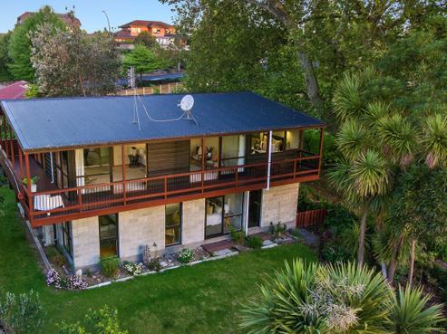 801 River Road, Chartwell