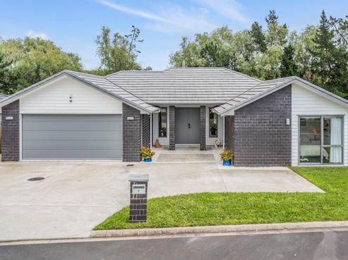 7 Glory Way, Buckland