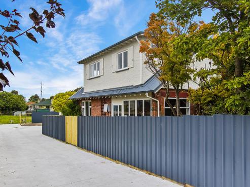 16 Preston Street, West End