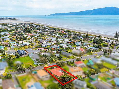 15 Eruini Street, Waikanae Beach