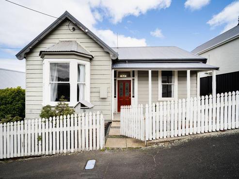 9 Mosgiel Street, Mornington