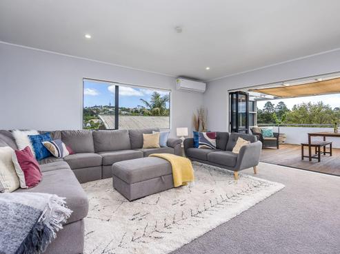 2 Mizen Court, Torbay
