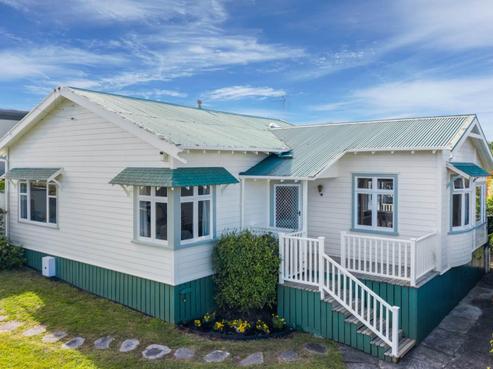 17 Hanlon Crescent, Narrow Neck
