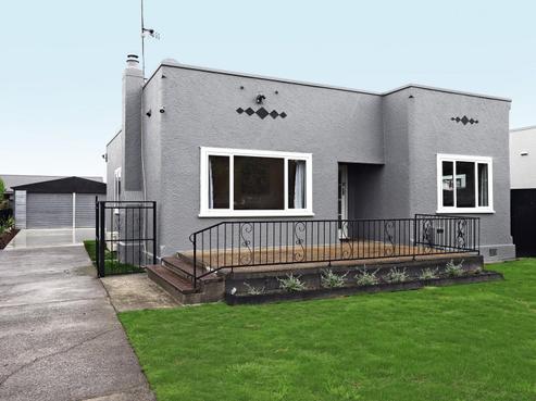 1011 Willowpark Road North, Mayfair