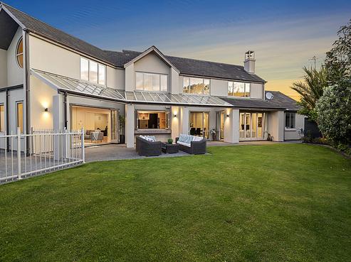2 Chilton Grove, Central Hutt