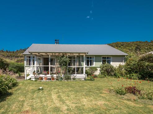 6 Main Road, Hector