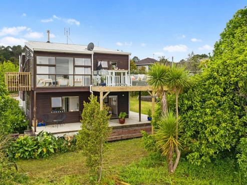 17 Chatham Avenue, Paremoremo