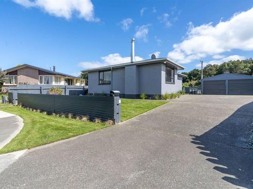 9 Paisley Court, Kew