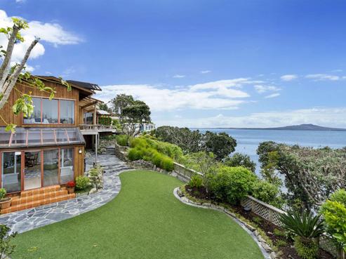 3 Beach Road, Castor Bay