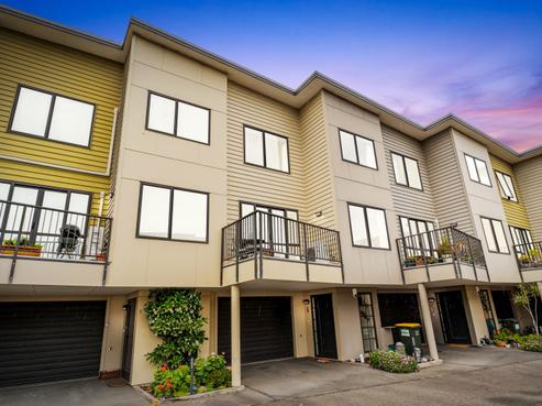6/8 Wellington Road, Paekakariki